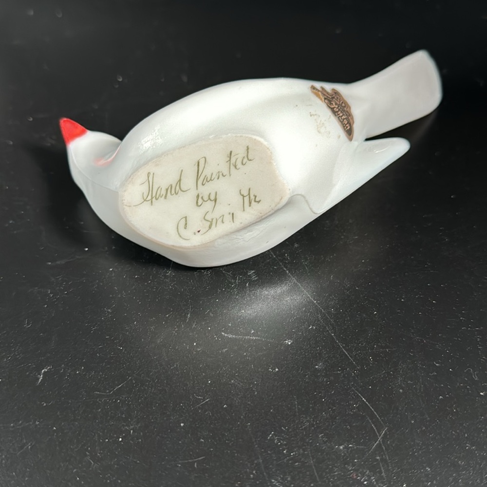 Vintage Fenton White Bird with Hand painted Cardinals - Picture 4 of 4